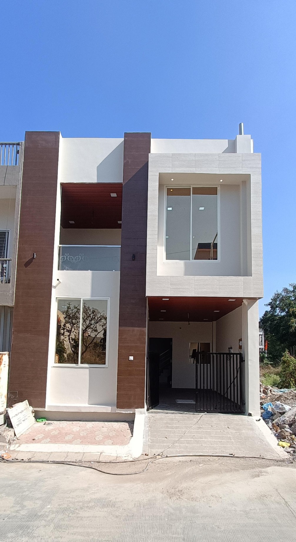 3BHK SEMI FURNISHED VILL FOR SALE