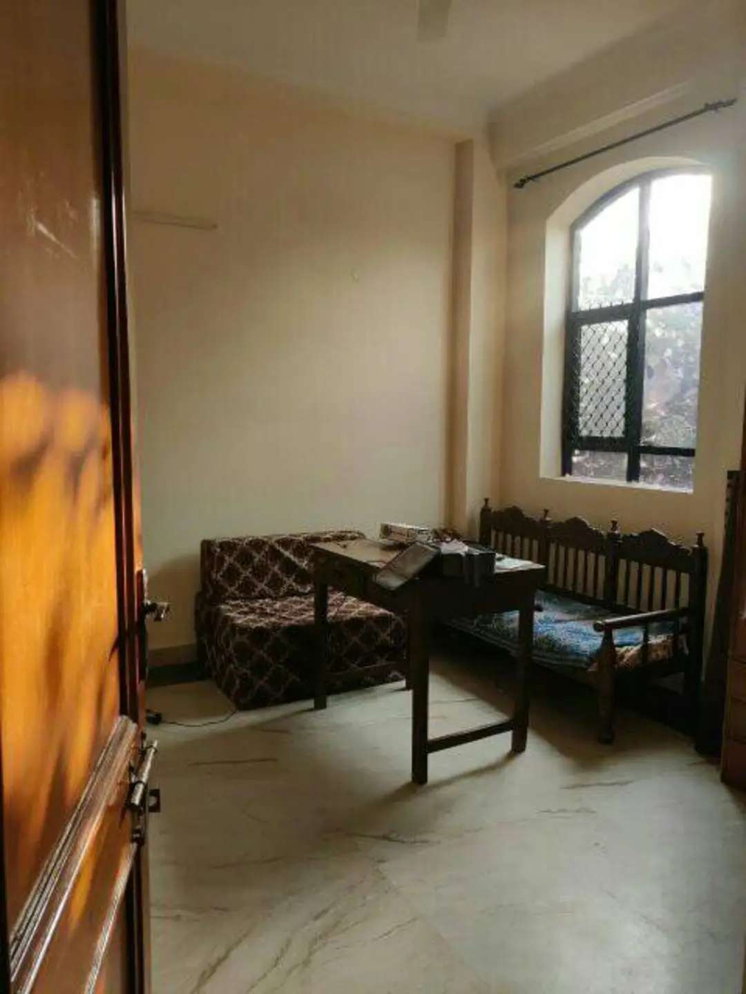 3 Bed/ 3 Bath Rent Apartment/ Flat, Furnished for rent @Sant nagar East of kailash delhi
