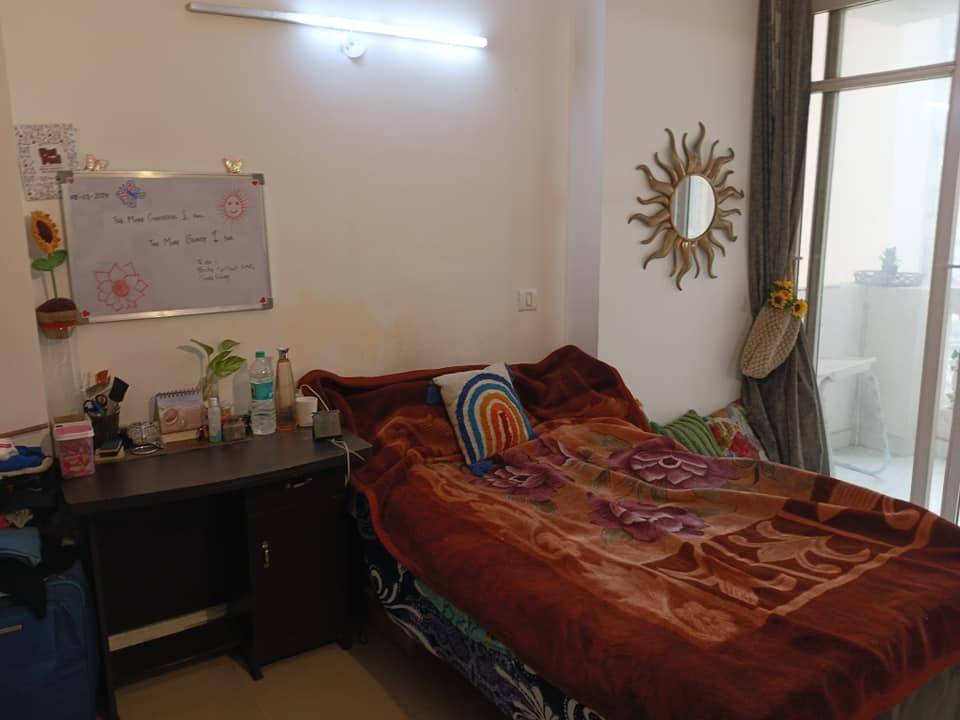 3 Bed/ 3 Bath Rent Apartment/ Flat, Furnished for rent @ Amrapali Sapphire, sec- 45, Noida