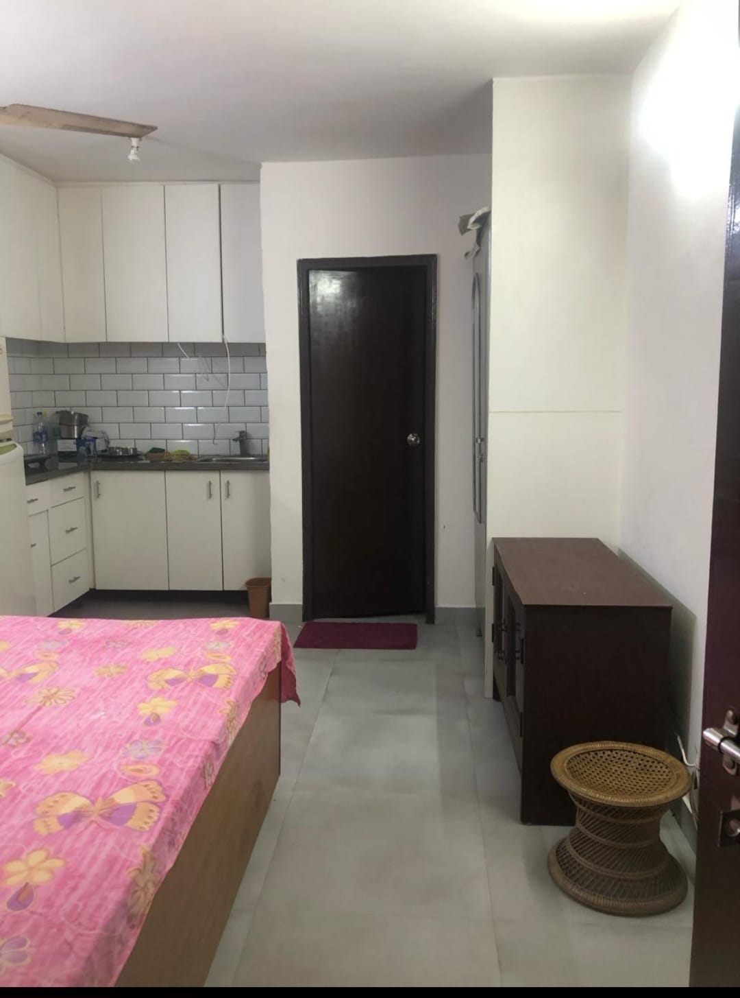 1 Bed/ 1 Bath Rent Apartment/ Flat, Furnished for rent @Kaljka ji new delhi