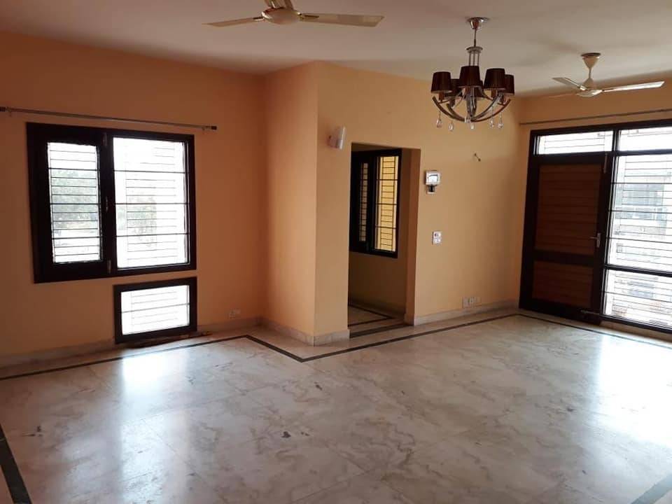 3 Bed/ 3 Bath Rent Apartment/ Flat; 3,240 sq. ft. carpet area, Semi Furnished for rent @sector 50 gurgaon