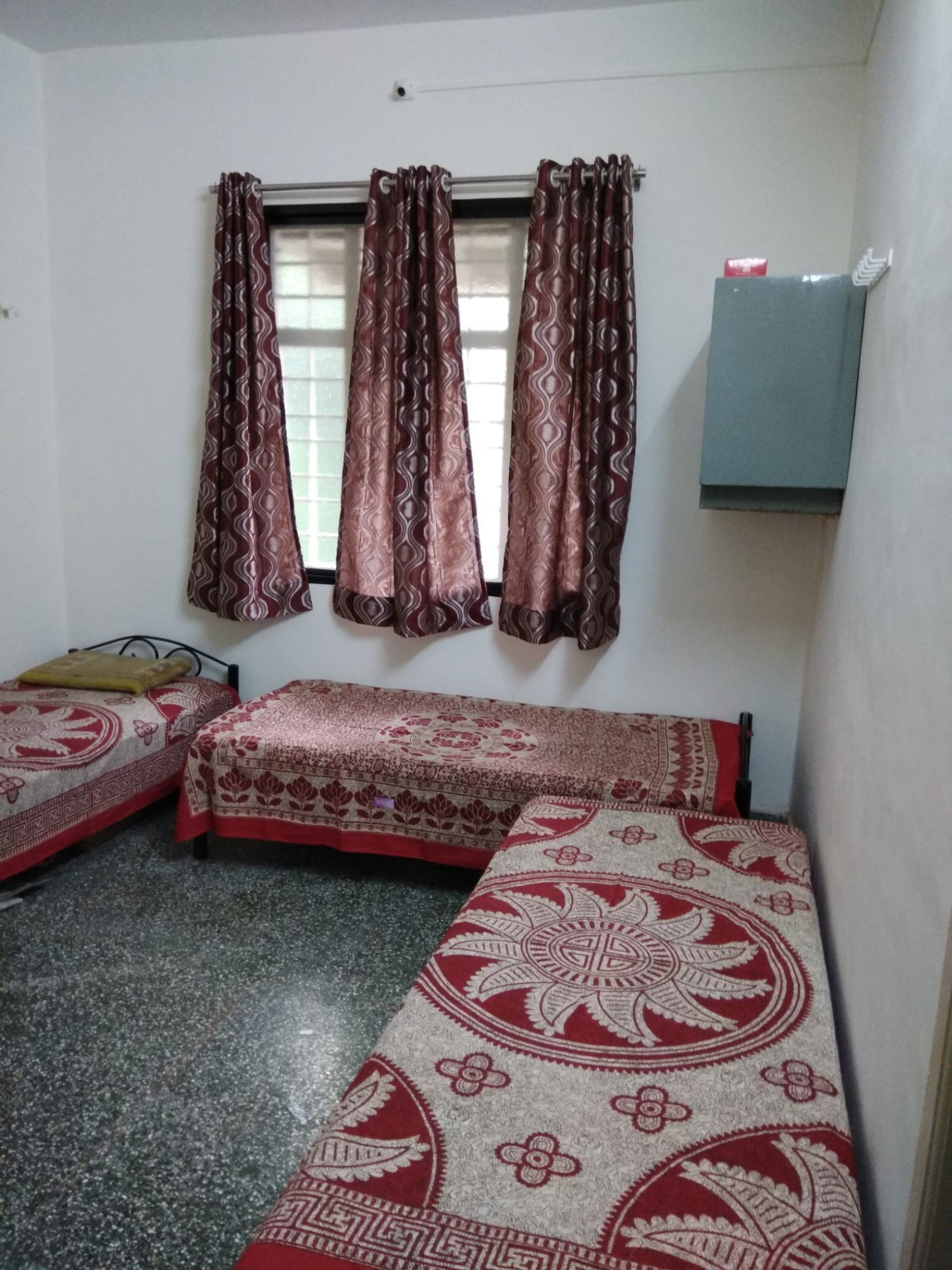 PG/ Roommate for rent @FC Road or Modern college Road 