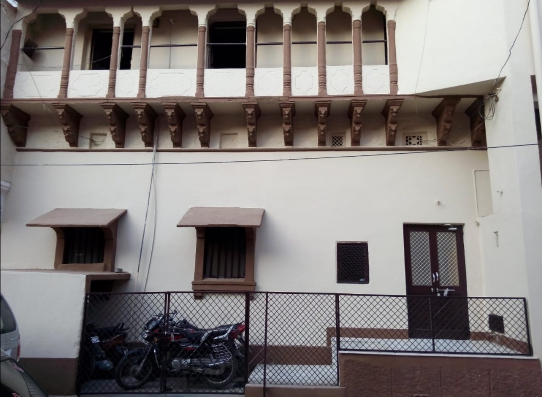 2 Bed/ 1 Bath Rent House/ Bungalow/ Villa; 2,000 sq. ft. carpet area, Semi Furnished for rent @Bagar chowk