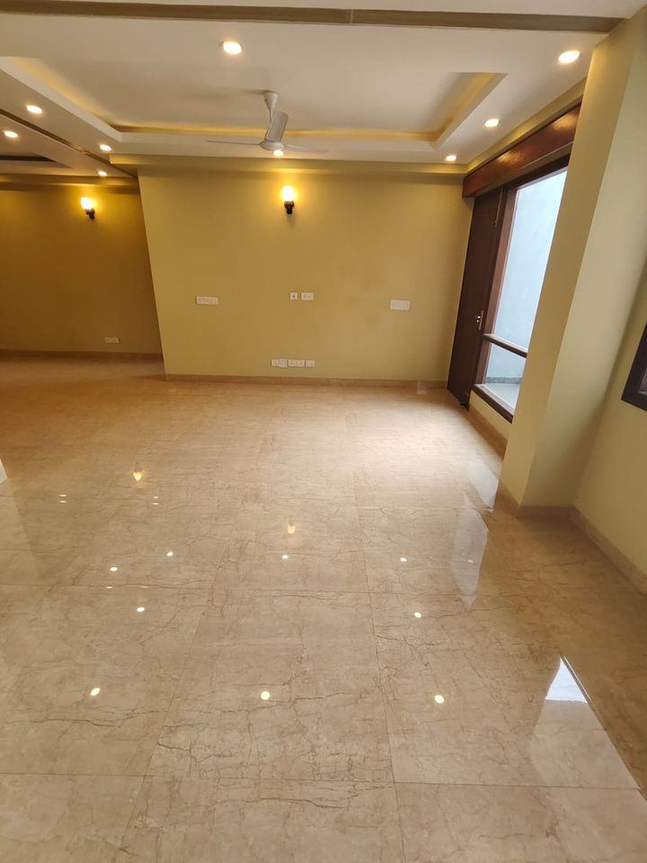 3 Bed/ 3 Bath Rent House/ Bungalow/ Villa, UnFurnished for rent @sector 43 Golf Course Road, Gurgaon