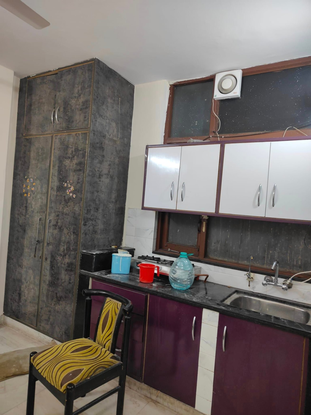 1 Bed/ 1 Bath Rent Apartment/ Flat, Semi Furnished for rent @sant nagar East of kailash New delhi