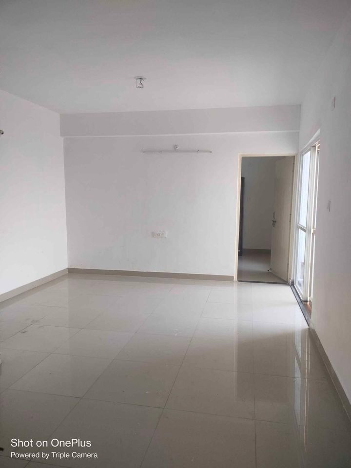 4 Bed/ 3 Bath Rent Apartment/ Flat; 1,700 sq. ft. carpet area, Semi Furnished for rent @AIRPORT ROAD BHOPAL