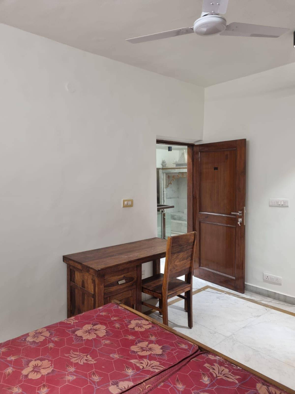 1 Bed/ 1 Bath Rent Apartment/ Flat, Furnished for rent @Sector C-8 Vasant Kunj 