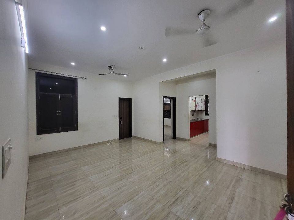 2 Bed/ 2 Bath Rent Apartment/ Flat, Semi Furnished for rent @Sector 38 Gurugram