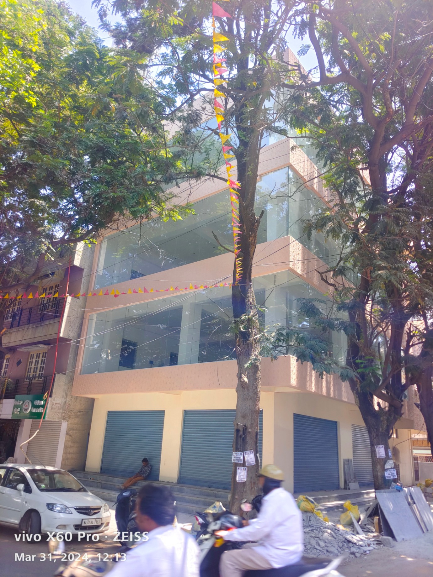 Rent Office/ Shop, 1100 sq ft carpet area, UnFurnished for rent @Kullappa circle 