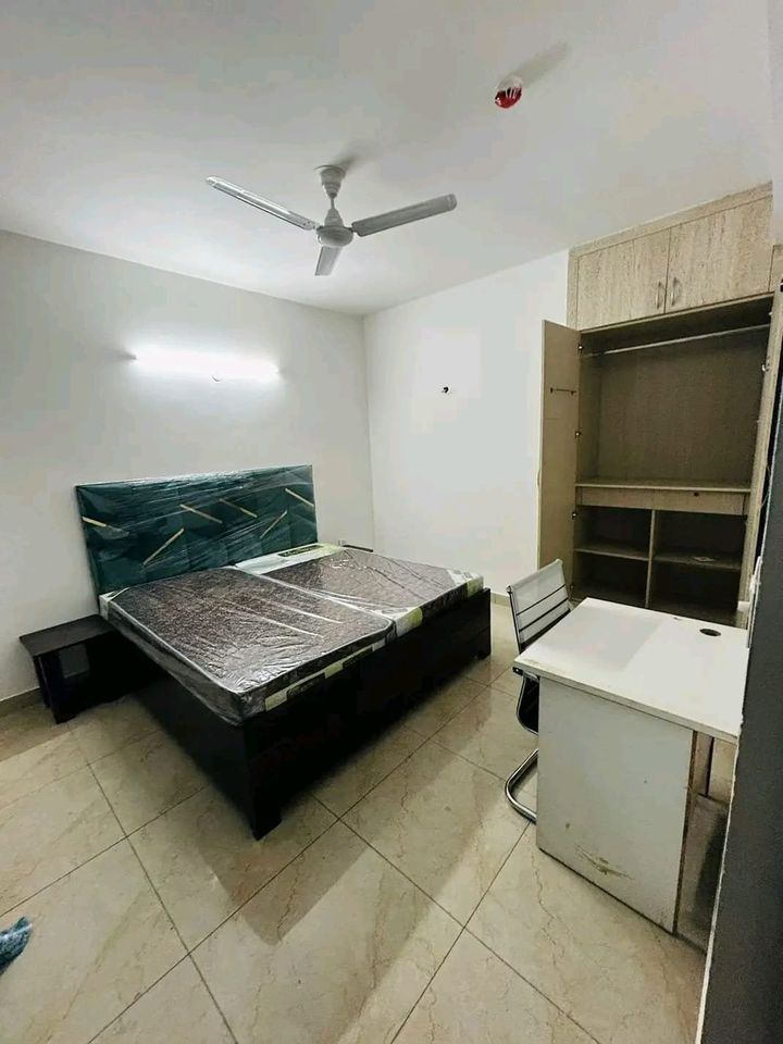 1 Bed/ 1 Bath Rent Apartment/ Flat, Furnished for rent @supertech capetown   sector 74 Noida
