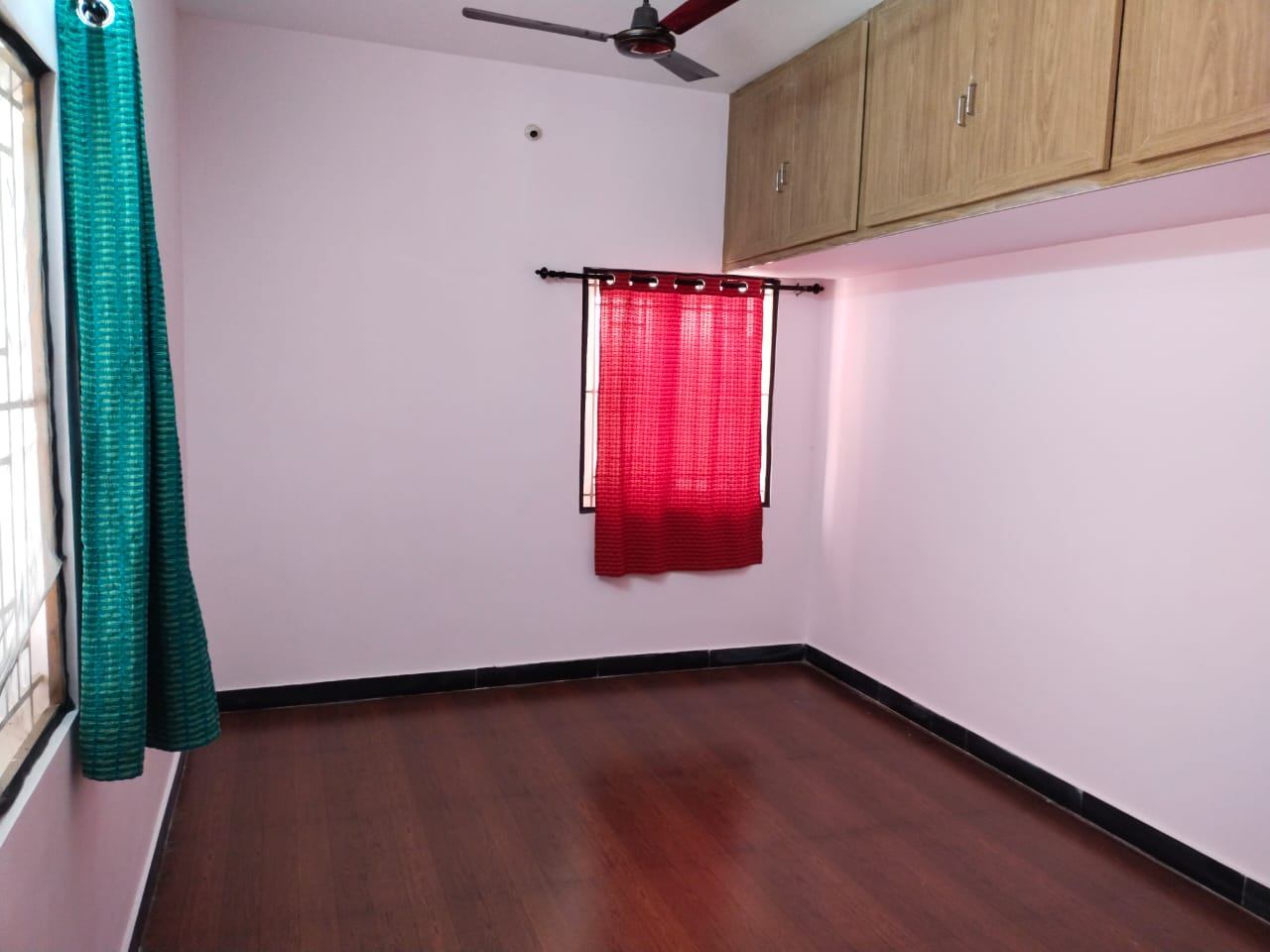 2 Bed/ 3 Bath Rent House/ Bungalow/ Villa; 900 sq. ft. carpet area, Semi Furnished for rent @Poochiyur