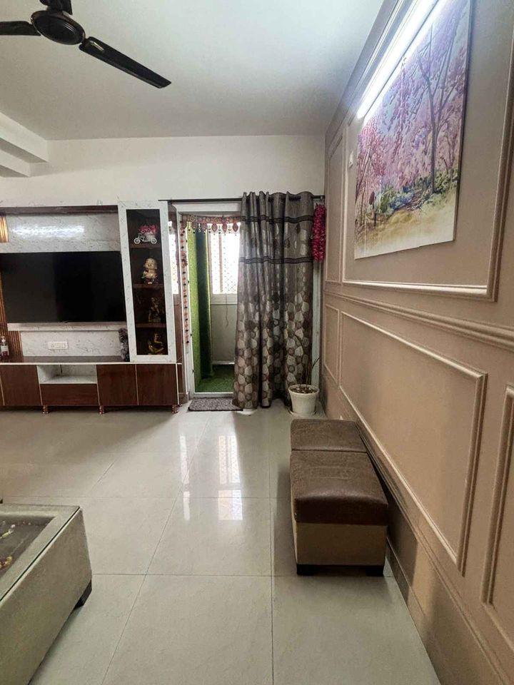 2 Bed/ 2 Bath Rent Apartment/ Flat, Furnished for rent @gaur city 1 greater noida