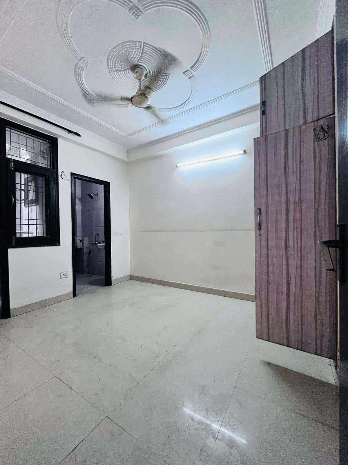 2 Bed/ 2 Bath Rent Apartment/ Flat, Semi Furnished for rent @Saket new delhi