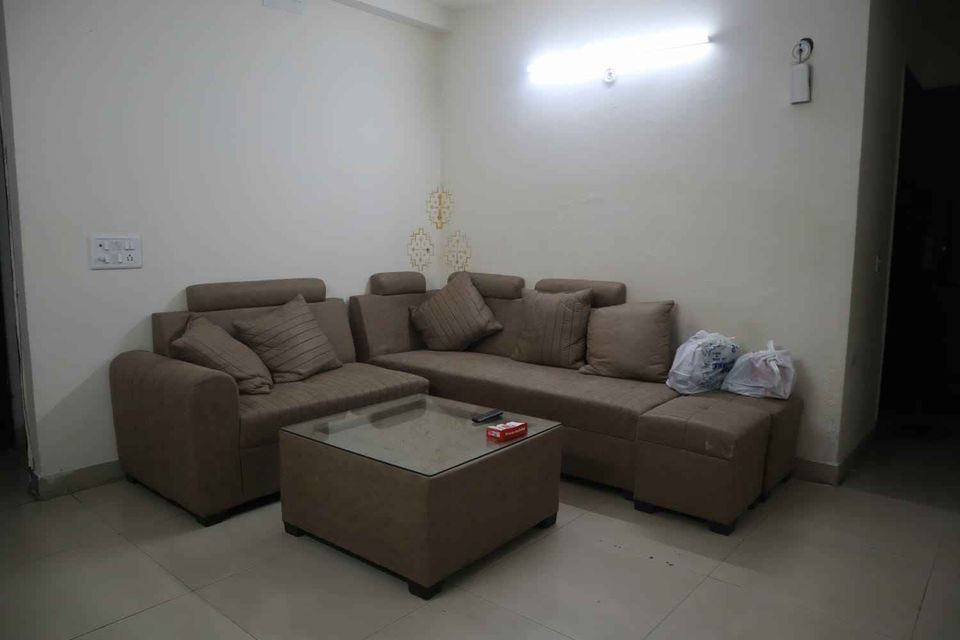 4 Bed/ 4 Bath Rent Apartment/ Flat, Furnished for rent @Sector 75, Golf City Plot 8 Noida