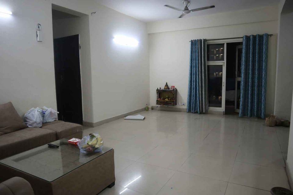 4 Bed/ 4 Bath Rent Apartment/ Flat, Furnished for rent @Sector 75, Golf City Plot 8 Noida