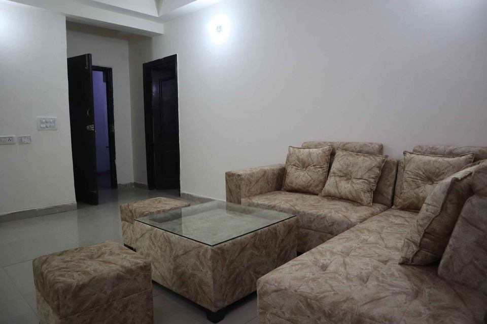 1 Bed/ 1 Bath Rent Apartment/ Flat, Furnished for rent @Sector 75, Golf City Plot 8 Noida