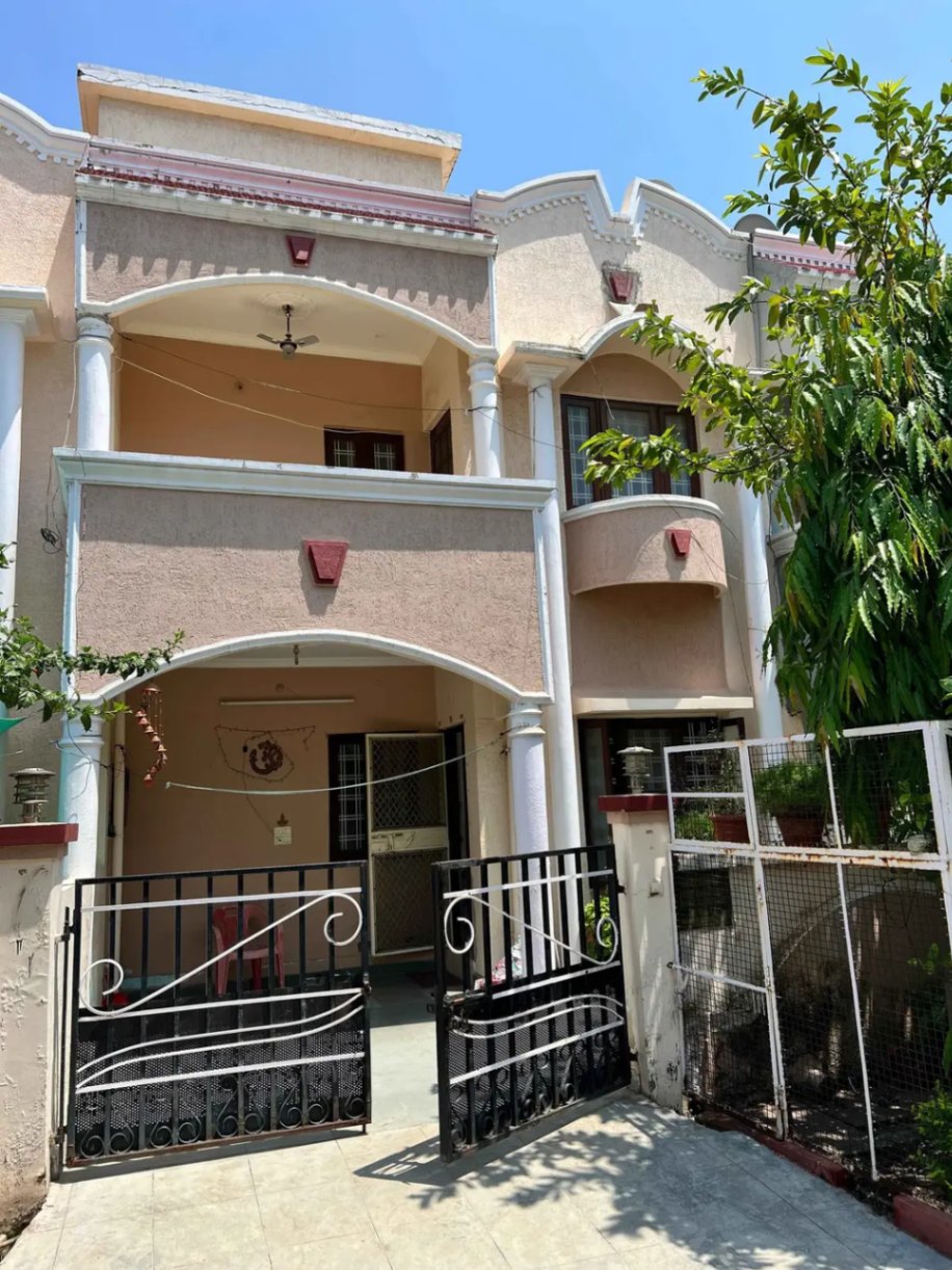 3 Bed/ 3 Bath Sell House/ Bungalow/ Villa; 840 sq. ft. lot; Ready To Move for sale @Durga vihar jk road Bhopal 