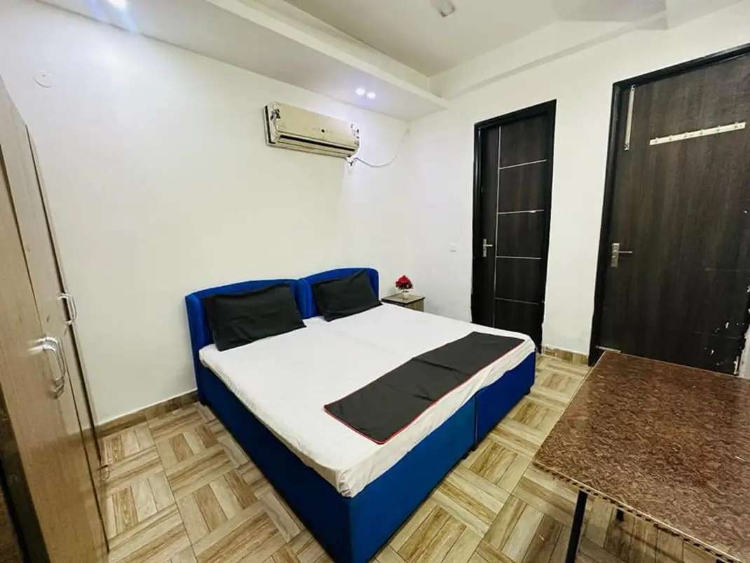 3 Bed/ 3 Bath Rent Apartment/ Flat, Furnished for rent @Shushant lok c block gurugram 