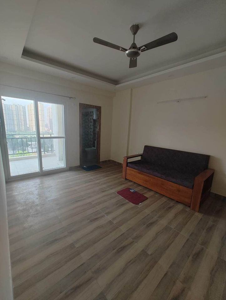 3 Bed/ 3 Bath Rent Apartment/ Flat, Semi Furnished for rent @Sector 75 Noida