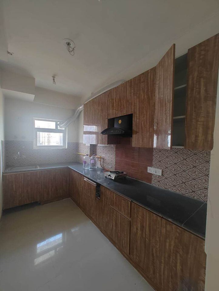 3 Bed/ 3 Bath Rent Apartment/ Flat, Semi Furnished for rent @Sector 75 Noida