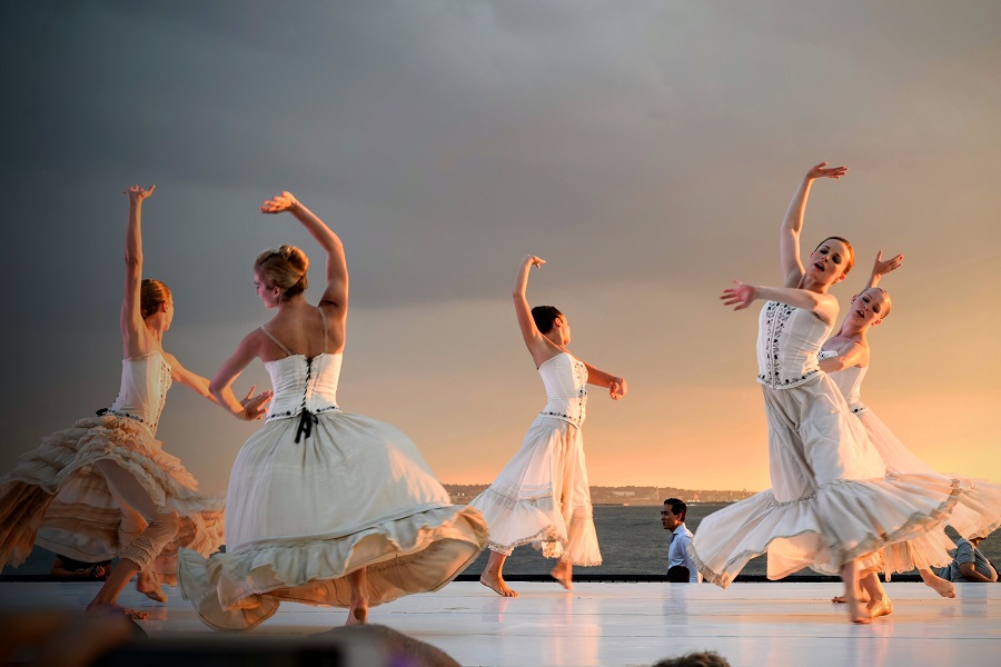 Ballet, Ballroom, Bhangra, Bharatanatyam, Folk Dance; Exp: More than 5 year